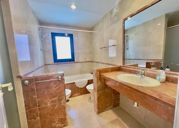 Lovely Two Bedroom Apartamento Estepona