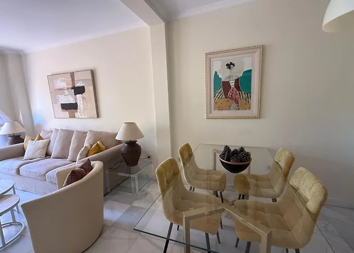 Apartamento Lovely Two Bedroom Estepona
