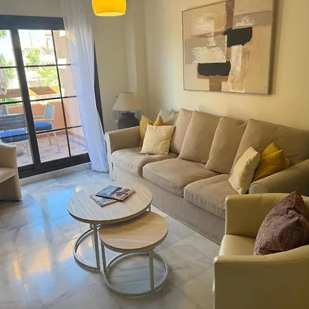 Lovely Two Bedroom شقة *