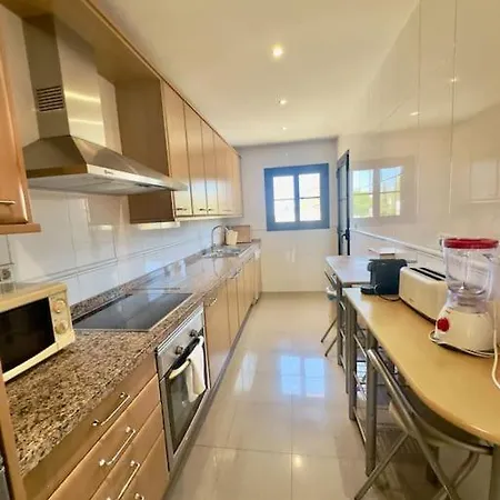 Apartamento Lovely Two Bedroom Estepona