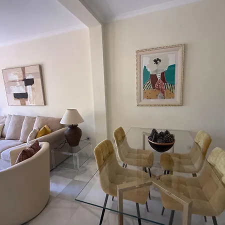 דירה Lovely Two Bedroom אסטפונה